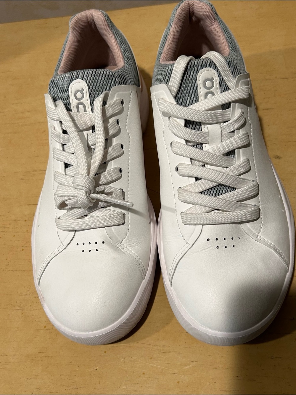 On women’s the Roger advantage sneaker in size 8